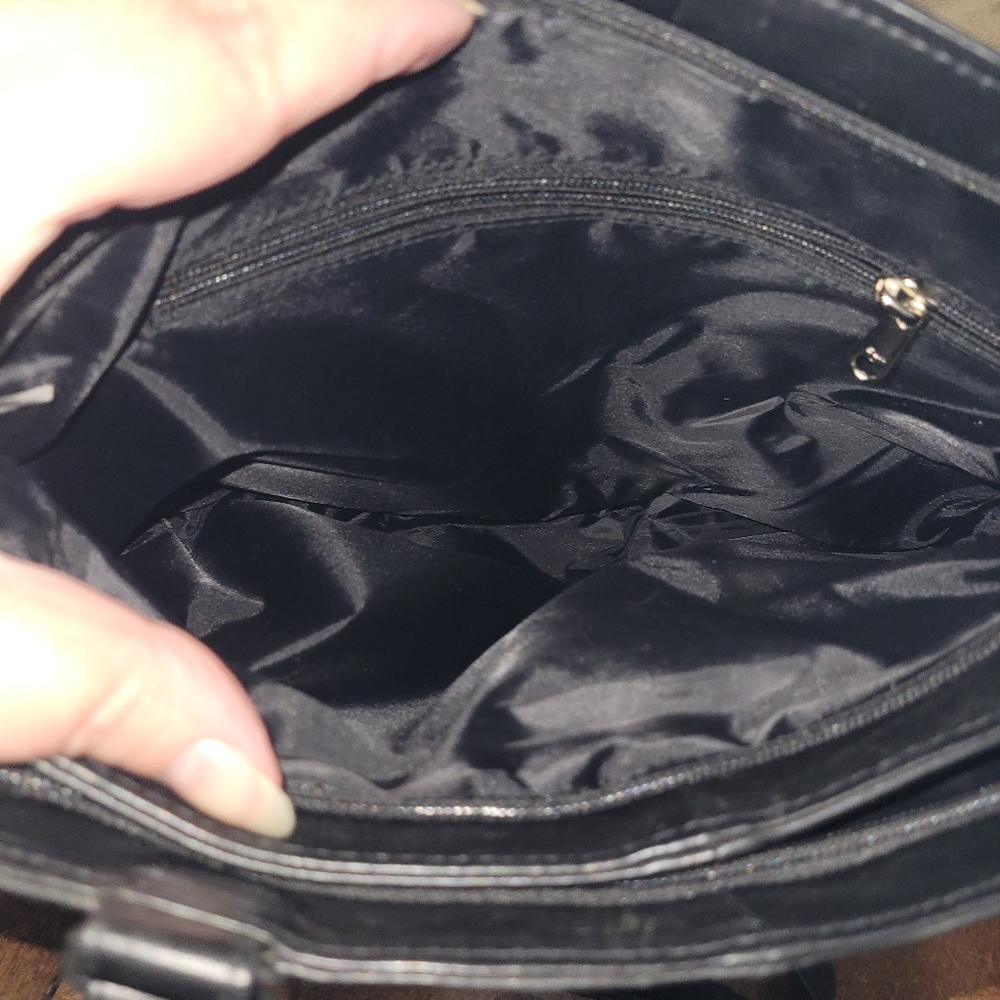 Quenchy London Black Leather Multi-pocket 2 Strap Handbag. - Picture 4 of 13